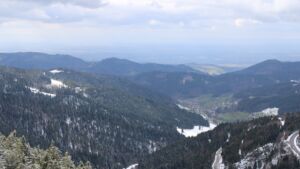 Dieses Bild zeigt eine Webcam-Aufnahme vom Achertal, aufgenommen am Sonntag, den 29.03.2026 um 15:10 Uhr. Die Temperatur betrug 2.6°C.