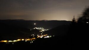 Dieses Bild zeigt eine Webcam-Aufnahme vom Achertal, aufgenommen am Freitag, den 26.06.2026 um 02:50 Uhr. Die Temperatur betrug 28°C.