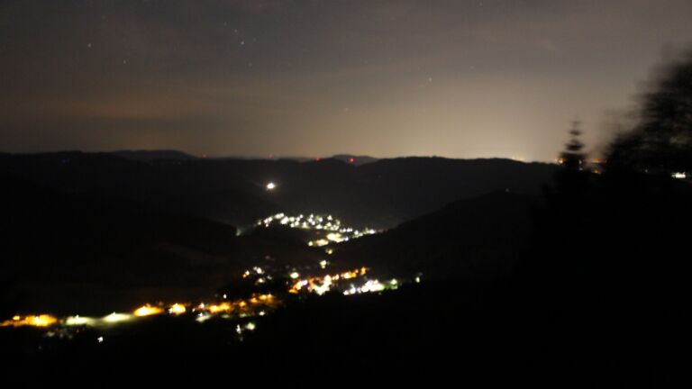 Dieses Bild zeigt eine Webcam-Aufnahme vom Achertal, aufgenommen am Freitag, den 26.06.2026 um 02:50 Uhr. Die Temperatur betrug 28°C.