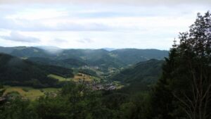Dieses Bild zeigt eine Webcam-Aufnahme vom Achertal, aufgenommen am Freitag, den 05.06.2026 um 07:00 Uhr. Die Temperatur betrug 8.9°C.