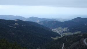 Dieses Bild zeigt eine Webcam-Aufnahme vom Achertal, aufgenommen am Sonntag, den 30.11.2025 um 08:10 Uhr. Die Temperatur betrug 4.8°C.