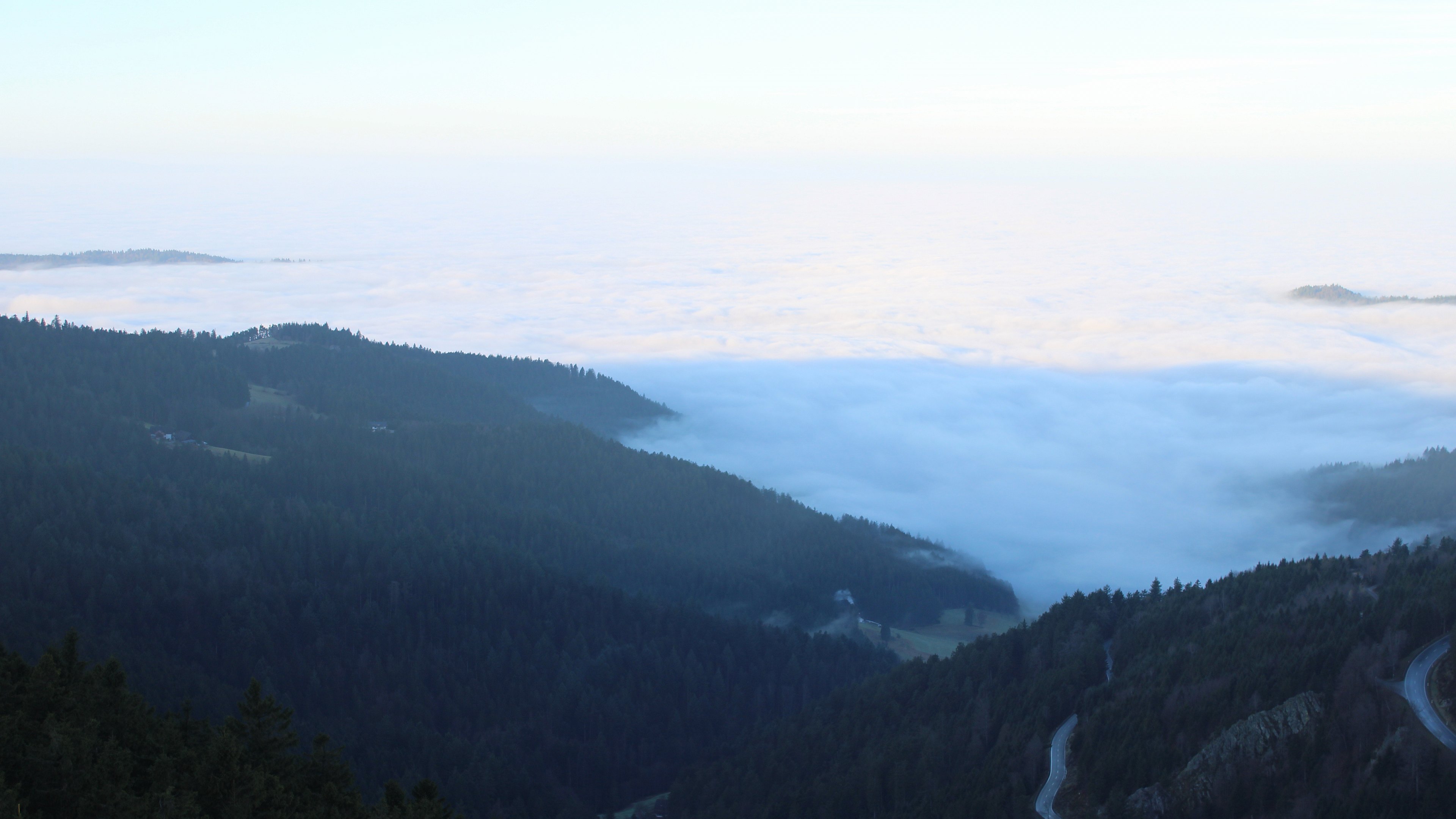 Dieses Bild zeigt eine Webcam-Aufnahme vom Achertal, aufgenommen am Sonntag, den 14.12.2025 um 09:10 Uhr. Die Temperatur betrug 7.9°C.