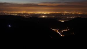 Dieses Bild zeigt eine Webcam-Aufnahme vom Achertal, aufgenommen am Mittwoch, den 17.12.2025 um 17:50 Uhr. Die Temperatur betrug 6.2°C.