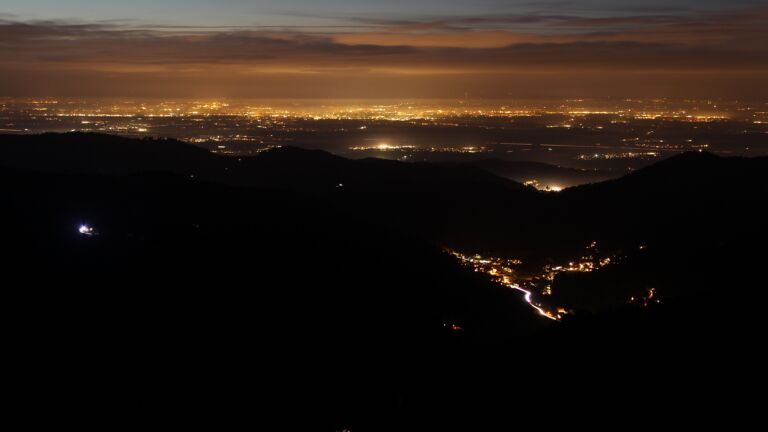 Dieses Bild zeigt eine Webcam-Aufnahme vom Achertal, aufgenommen am Mittwoch, den 17.12.2025 um 17:50 Uhr. Die Temperatur betrug 6.2°C.