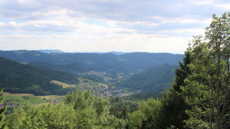 Dieses Bild zeigt eine Webcam-Aufnahme vom Achertal, aufgenommen am Donnerstag, den 02.07.2026 um 17:50 Uhr. Die Temperatur betrug 26°C.