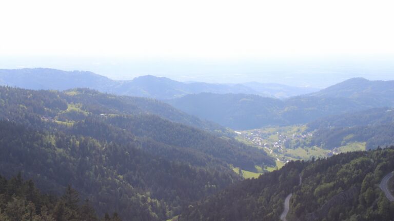 Dieses Bild zeigt eine Webcam-Aufnahme vom Achertal, aufgenommen am Freitag, den 09.05.2025 um 17:50 Uhr. Die Temperatur betrug 9.5°C.
