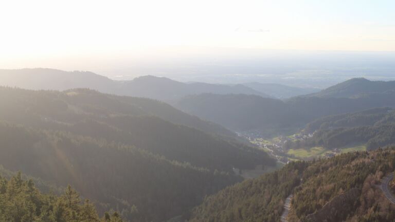 Dieses Bild zeigt eine Webcam-Aufnahme vom Achertal, aufgenommen am Sonntag, den 01.03.2026 um 17:20 Uhr. Die Temperatur betrug 8.2°C.