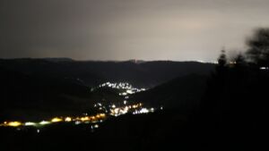Dieses Bild zeigt eine Webcam-Aufnahme vom Achertal, aufgenommen am Dienstag, den 25.08.2026 um 04:30 Uhr. Die Temperatur betrug 16.9°C.