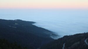 Dieses Bild zeigt eine Webcam-Aufnahme vom Achertal, aufgenommen am Sonntag, den 14.12.2025 um 08:20 Uhr. Die Temperatur betrug 5.8°C.