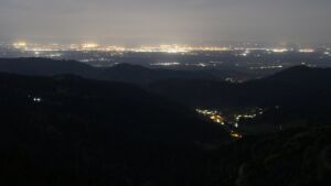 Dieses Bild zeigt eine Webcam-Aufnahme vom Achertal, aufgenommen am Dienstag, den 28.04.2026 um 02:00 Uhr. Die Temperatur betrug 9.5°C.