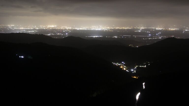 Dieses Bild zeigt eine Webcam-Aufnahme vom Achertal, aufgenommen am Dienstag, den 28.10.2025 um 05:40 Uhr. Die Temperatur betrug 3.1°C.