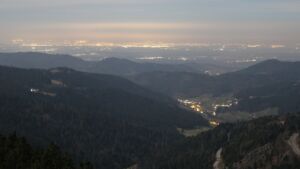 Dieses Bild zeigt eine Webcam-Aufnahme vom Achertal, aufgenommen am Mittwoch, den 04.03.2026 um 01:00 Uhr. Die Temperatur betrug 5.4°C.