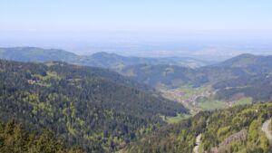 Dieses Bild zeigt eine Webcam-Aufnahme vom Achertal, aufgenommen am Sonntag, den 26.04.2026 um 12:30 Uhr. Die Temperatur betrug 14.8°C.