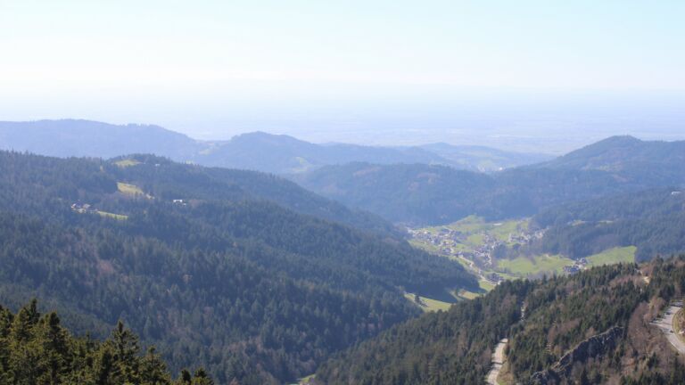 Dieses Bild zeigt eine Webcam-Aufnahme vom Achertal, aufgenommen am Dienstag, den 07.04.2026 um 16:20 Uhr. Die Temperatur betrug 14.7°C.