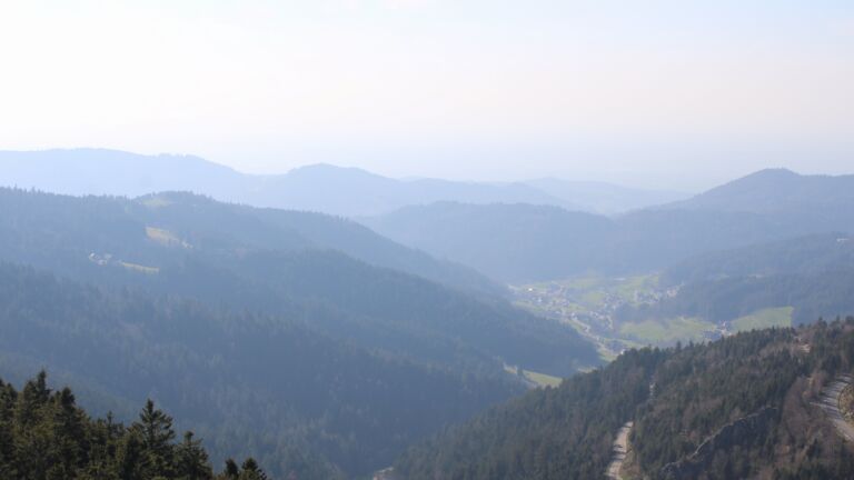 Dieses Bild zeigt eine Webcam-Aufnahme vom Achertal, aufgenommen am Donnerstag, den 19.03.2026 um 15:50 Uhr. Die Temperatur betrug 8.9°C.