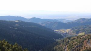 Dieses Bild zeigt eine Webcam-Aufnahme vom Achertal, aufgenommen am Dienstag, den 09.12.2025 um 15:00 Uhr. Die Temperatur betrug 10.9°C.