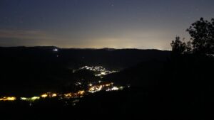 Dieses Bild zeigt eine Webcam-Aufnahme vom Achertal, aufgenommen am Sonntag, den 13.09.2026 um 05:40 Uhr. Die Temperatur betrug 15.4°C.