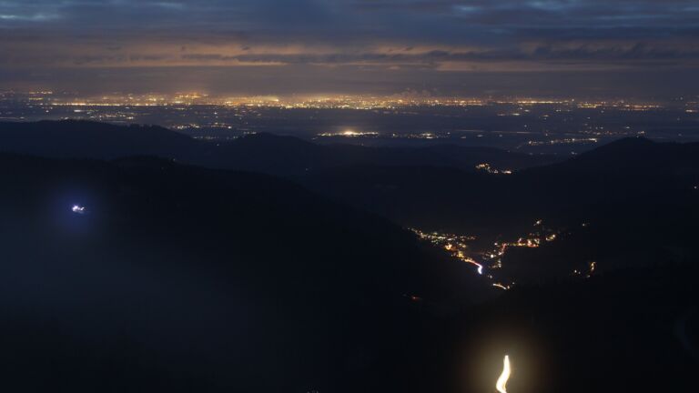 Dieses Bild zeigt eine Webcam-Aufnahme vom Achertal, aufgenommen am Freitag, den 05.12.2025 um 17:30 Uhr. Die Temperatur betrug 1.6°C.