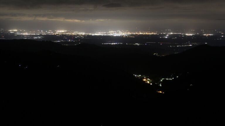 Dieses Bild zeigt eine Webcam-Aufnahme vom Achertal, aufgenommen am Mittwoch, den 23.07.2025 um 03:10 Uhr. Die Temperatur betrug 11.2°C.