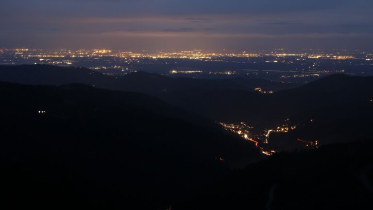 Dieses Bild zeigt eine Webcam-Aufnahme vom Achertal, aufgenommen am Freitag, den 19.12.2025 um 17:20 Uhr. Die Temperatur betrug 6.8°C.