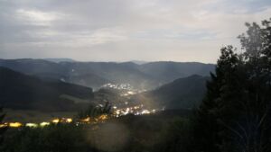 Dieses Bild zeigt eine Webcam-Aufnahme vom Achertal, aufgenommen am Samstag, den 01.08.2026 um 03:30 Uhr. Die Temperatur betrug 16.6°C.