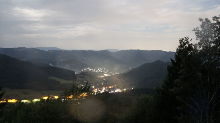Dieses Bild zeigt eine Webcam-Aufnahme vom Achertal, aufgenommen am Samstag, den 01.08.2026 um 03:30 Uhr. Die Temperatur betrug 16.6°C.