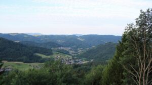 Dieses Bild zeigt eine Webcam-Aufnahme vom Achertal, aufgenommen am Mittwoch, den 08.07.2026 um 07:10 Uhr. Die Temperatur betrug 17.4°C.
