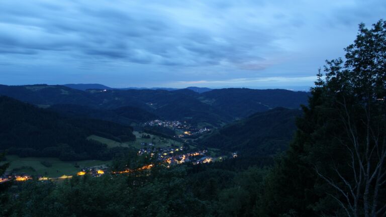 Dieses Bild zeigt eine Webcam-Aufnahme vom Achertal, aufgenommen am Donnerstag, den 11.06.2026 um 22:10 Uhr. Die Temperatur betrug 10.9°C.