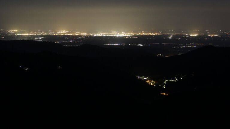 Dieses Bild zeigt eine Webcam-Aufnahme vom Achertal, aufgenommen am Samstag, den 24.05.2025 um 03:50 Uhr. Die Temperatur betrug 4.6°C.