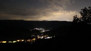 Dieses Bild zeigt eine Webcam-Aufnahme vom Achertal, aufgenommen am Freitag, den 21.08.2026 um 01:00 Uhr. Die Temperatur betrug 16.5°C.
