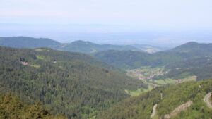 Dieses Bild zeigt eine Webcam-Aufnahme vom Achertal, aufgenommen am Sonntag, den 10.05.2026 um 09:50 Uhr. Die Temperatur betrug 15.6°C.