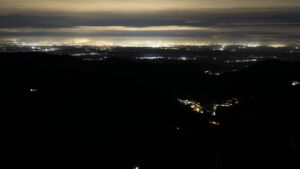 Dieses Bild zeigt eine Webcam-Aufnahme vom Achertal, aufgenommen am Sonntag, den 30.11.2025 um 05:00 Uhr. Die Temperatur betrug 6.1°C.