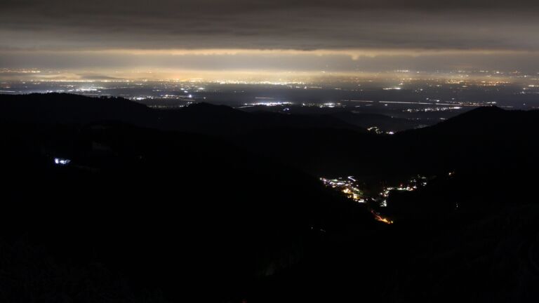 Dieses Bild zeigt eine Webcam-Aufnahme vom Achertal, aufgenommen am Donnerstag, den 27.11.2025 um 05:50 Uhr. Die Temperatur betrug -3.2°C.