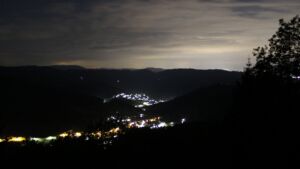 Dieses Bild zeigt eine Webcam-Aufnahme vom Achertal, aufgenommen am Samstag, den 16.05.2026 um 00:30 Uhr. Die Temperatur betrug 4.1°C.
