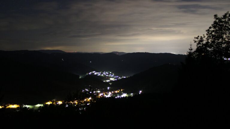 Dieses Bild zeigt eine Webcam-Aufnahme vom Achertal, aufgenommen am Samstag, den 16.05.2026 um 00:30 Uhr. Die Temperatur betrug 4.1°C.