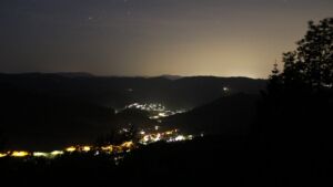 Dieses Bild zeigt eine Webcam-Aufnahme vom Achertal, aufgenommen am Montag, den 25.05.2026 um 03:40 Uhr. Die Temperatur betrug 20.2°C.