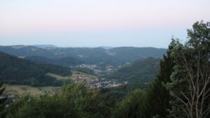Dieses Bild zeigt eine Webcam-Aufnahme vom Achertal, aufgenommen am Samstag, den 08.08.2026 um 06:00 Uhr. Die Temperatur betrug 17.7°C.