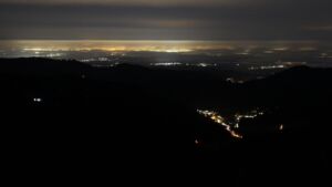 Dieses Bild zeigt eine Webcam-Aufnahme vom Achertal, aufgenommen am Freitag, den 12.12.2025 um 02:00 Uhr. Die Temperatur betrug 7.5°C.