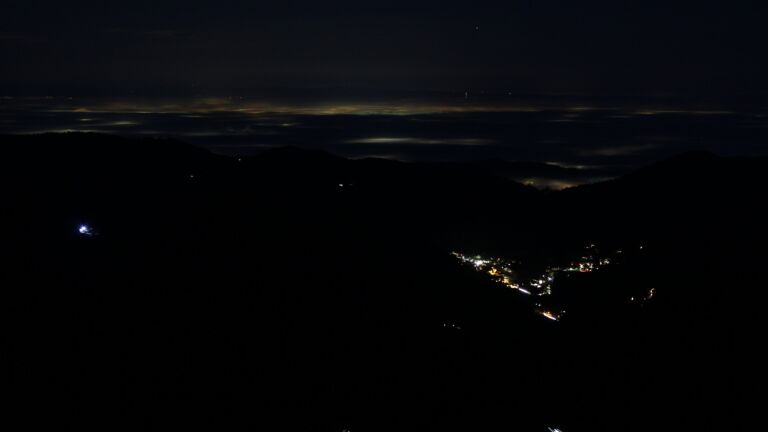 Dieses Bild zeigt eine Webcam-Aufnahme vom Achertal, aufgenommen am Mittwoch, den 17.12.2025 um 07:00 Uhr. Die Temperatur betrug 5.6°C.