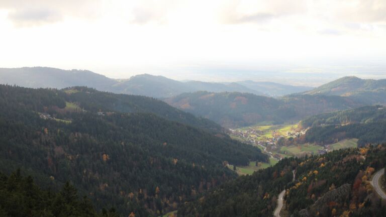 Dieses Bild zeigt eine Webcam-Aufnahme vom Achertal, aufgenommen am Montag, den 03.11.2025 um 15:50 Uhr. Die Temperatur betrug 5.4°C.