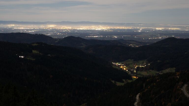 Dieses Bild zeigt eine Webcam-Aufnahme vom Achertal, aufgenommen am Mittwoch, den 05.11.2025 um 02:30 Uhr. Die Temperatur betrug 10.9°C.