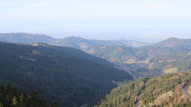 Dieses Bild zeigt eine Webcam-Aufnahme vom Achertal, aufgenommen am Donnerstag, den 18.12.2025 um 10:20 Uhr. Die Temperatur betrug 7.1°C.