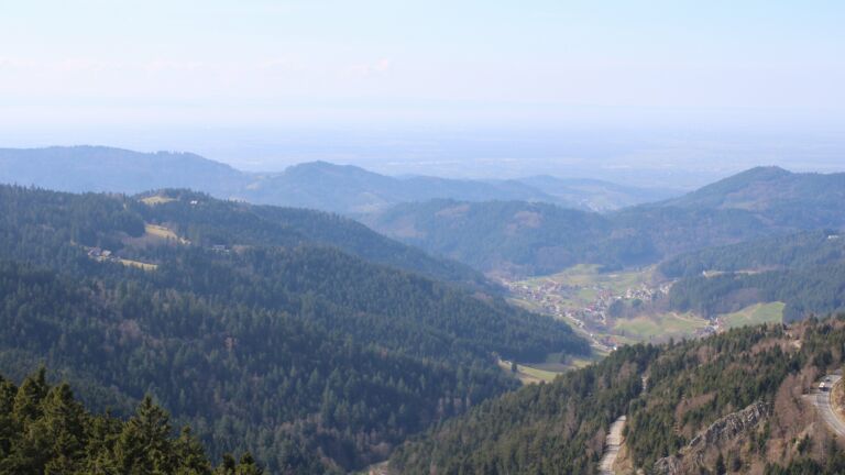 Dieses Bild zeigt eine Webcam-Aufnahme vom Achertal, aufgenommen am Dienstag, den 03.03.2026 um 13:40 Uhr. Die Temperatur betrug 10.4°C.