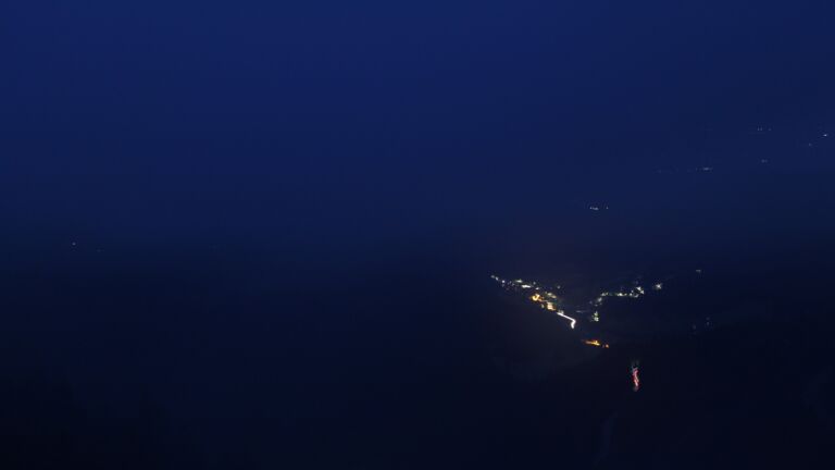 Dieses Bild zeigt eine Webcam-Aufnahme vom Achertal, aufgenommen am Sonntag, den 06.07.2025 um 22:40 Uhr. Die Temperatur betrug 9.4°C.