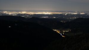 Dieses Bild zeigt eine Webcam-Aufnahme vom Achertal, aufgenommen am Sonntag, den 05.04.2026 um 03:30 Uhr. Die Temperatur betrug 9.9°C.