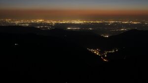 Dieses Bild zeigt eine Webcam-Aufnahme vom Achertal, aufgenommen am Mittwoch, den 04.03.2026 um 19:30 Uhr. Die Temperatur betrug 6.1°C.