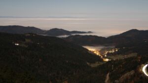 Dieses Bild zeigt eine Webcam-Aufnahme vom Achertal, aufgenommen am Freitag, den 07.11.2025 um 23:00 Uhr. Die Temperatur betrug 7.4°C.