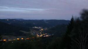 Dieses Bild zeigt eine Webcam-Aufnahme vom Achertal, aufgenommen am Montag, den 24.08.2026 um 05:50 Uhr. Die Temperatur betrug 13.1°C.