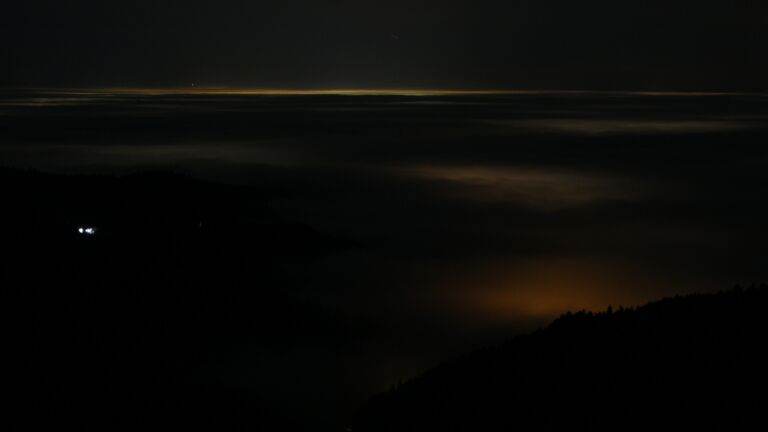 Dieses Bild zeigt eine Webcam-Aufnahme vom Achertal, aufgenommen am Dienstag, den 23.12.2025 um 00:00 Uhr. Die Temperatur betrug 4.8°C.