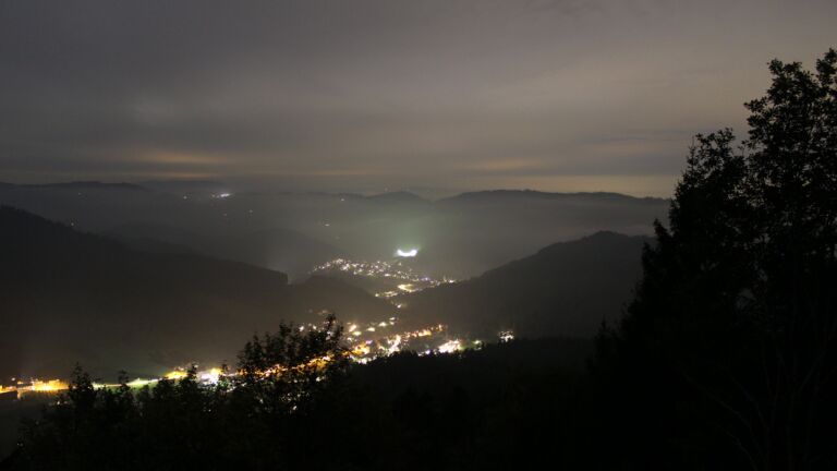 Dieses Bild zeigt eine Webcam-Aufnahme vom Achertal, aufgenommen am Dienstag, den 20.10.2026 um 20:30 Uhr. Die Temperatur betrug 10°C.